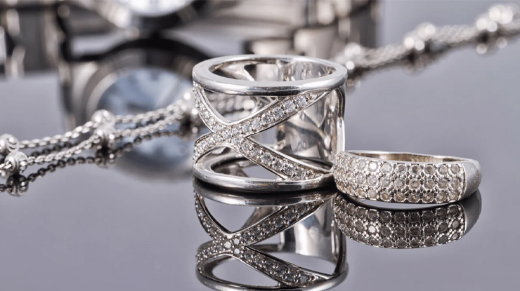 The Timeless Elegance of Silver Jewelry: A Reflection of Craftsmanship and Style